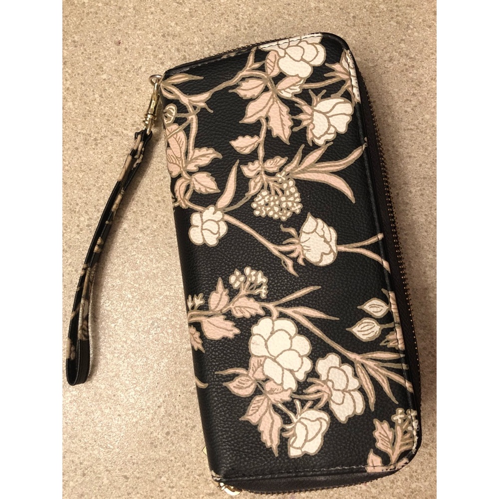 Floral wristlet